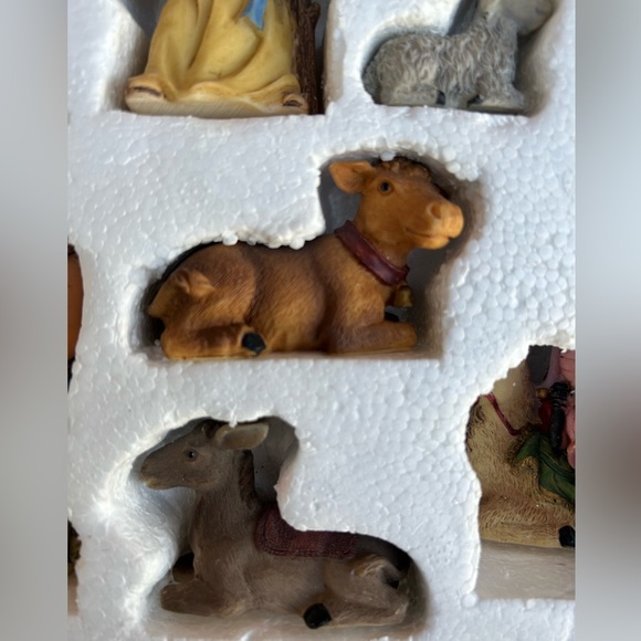 Vintage Holiday Time 11 Piece Children Nativity Set in Box Polyresin Christmas - Picture 6 of 9